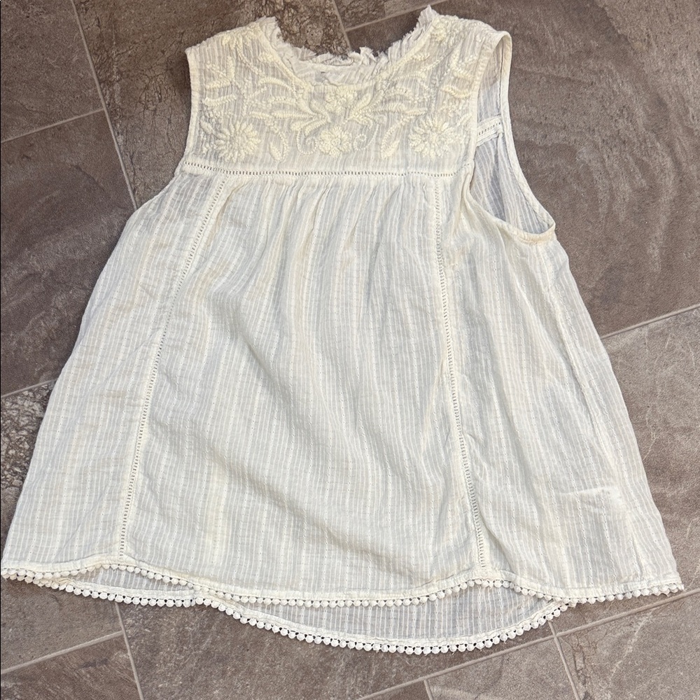 House of Harlow 1960 Lg  Boho Cream Sleeveless Top with lace detail embroidery